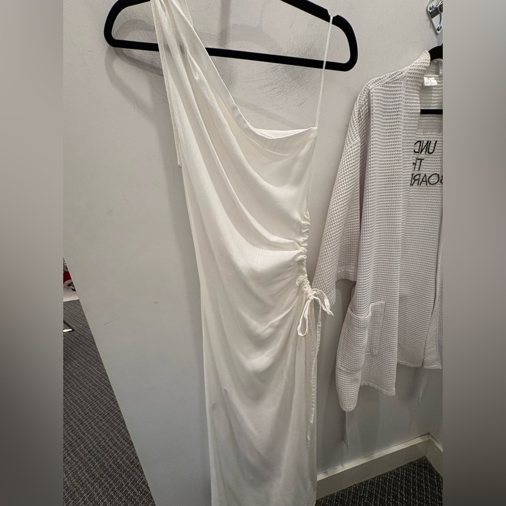 Elegant White One-Shoulder Dress